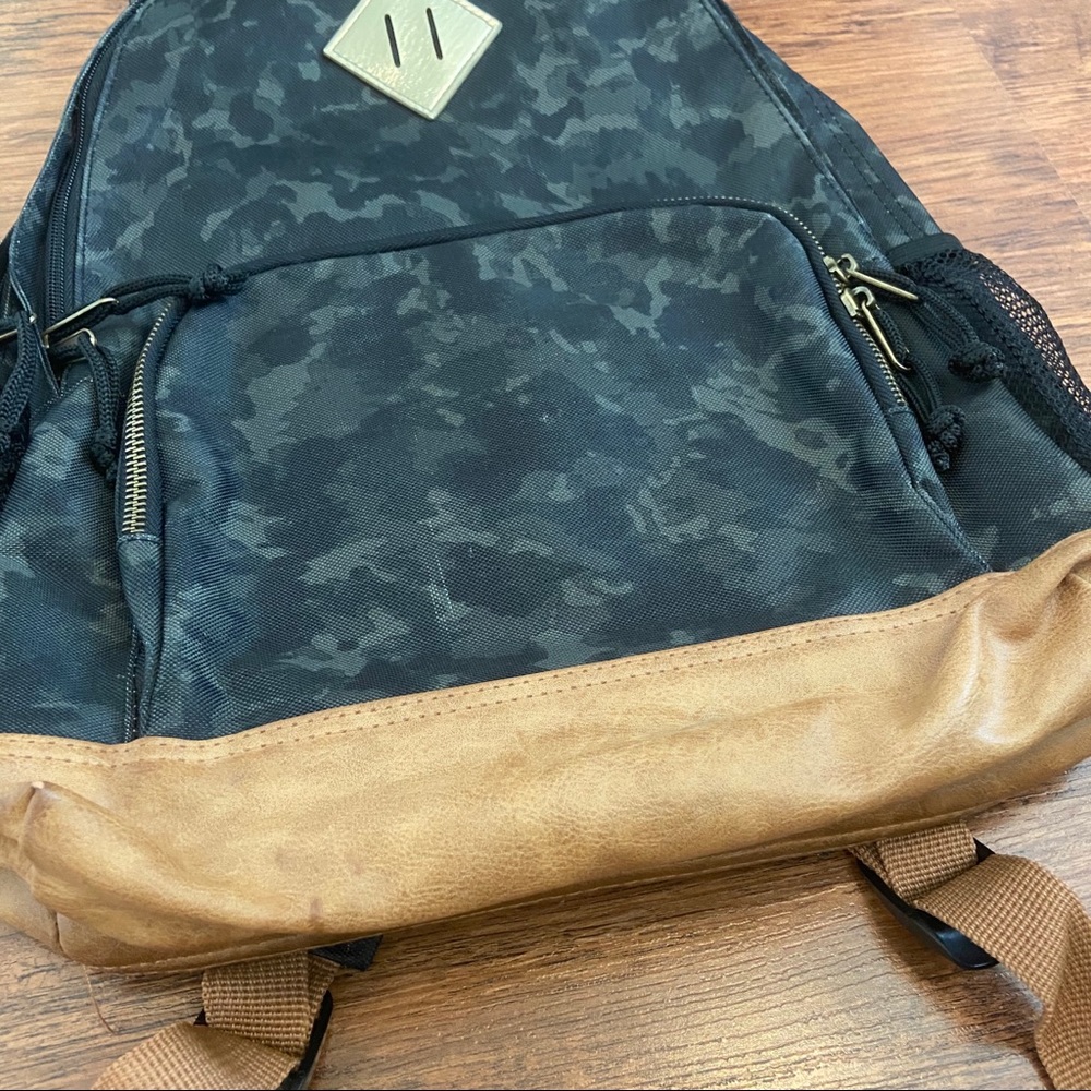 Backpack - CAMO - Picture 3 of 4
